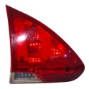 Lanterna Tampa Traseira Esquerda Peugeot 2008 2015/2020 - Esquerdo/motorista - Vermelho